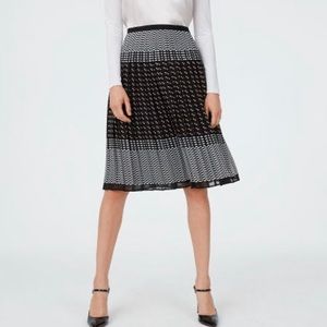 Club Monaco Pletala skirt in size 6